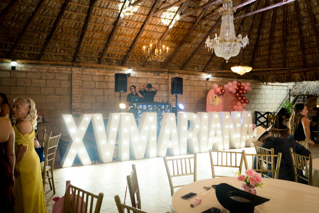 Recuerdo de XV años: M 37